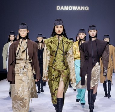 拂塵踏月，錦衣夜行——DAMOWANG·韓磊于中國國際時裝周發布2021秋冬最新系列