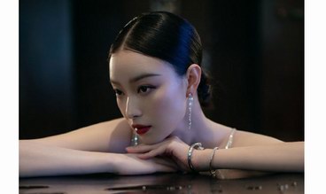 深藍粉底液擁有這個高級透明感底妝神器 “一鍵磨皮”so easy