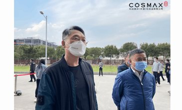 致敬“毅心移疫”的科絲美詩人！ 